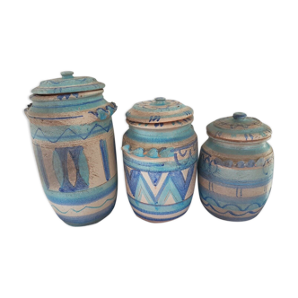3 terracotta pots. terracotta vases blue