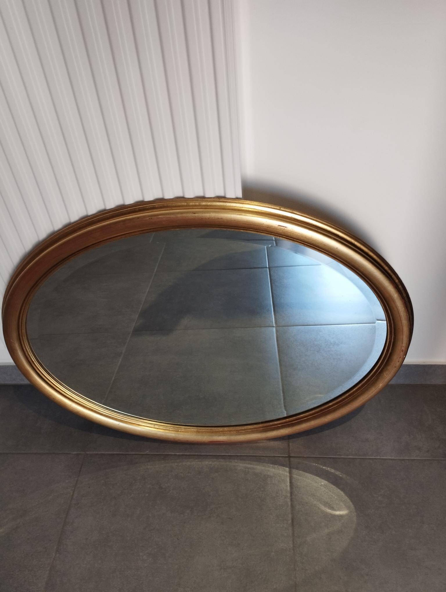 Grand et élégant miroir doré ovale avec sa glace biseauté