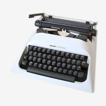 Typewriter Olliveti Lettera 10 white