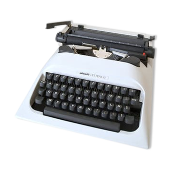 Typewriter Olliveti Lettera 10 white