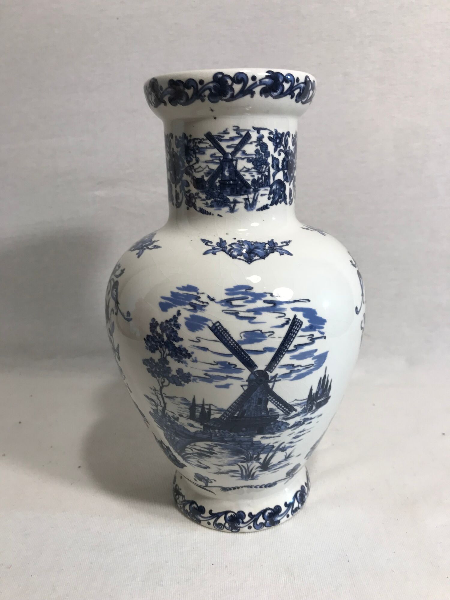 Vase porcelain molen blue & white decoration vintage old