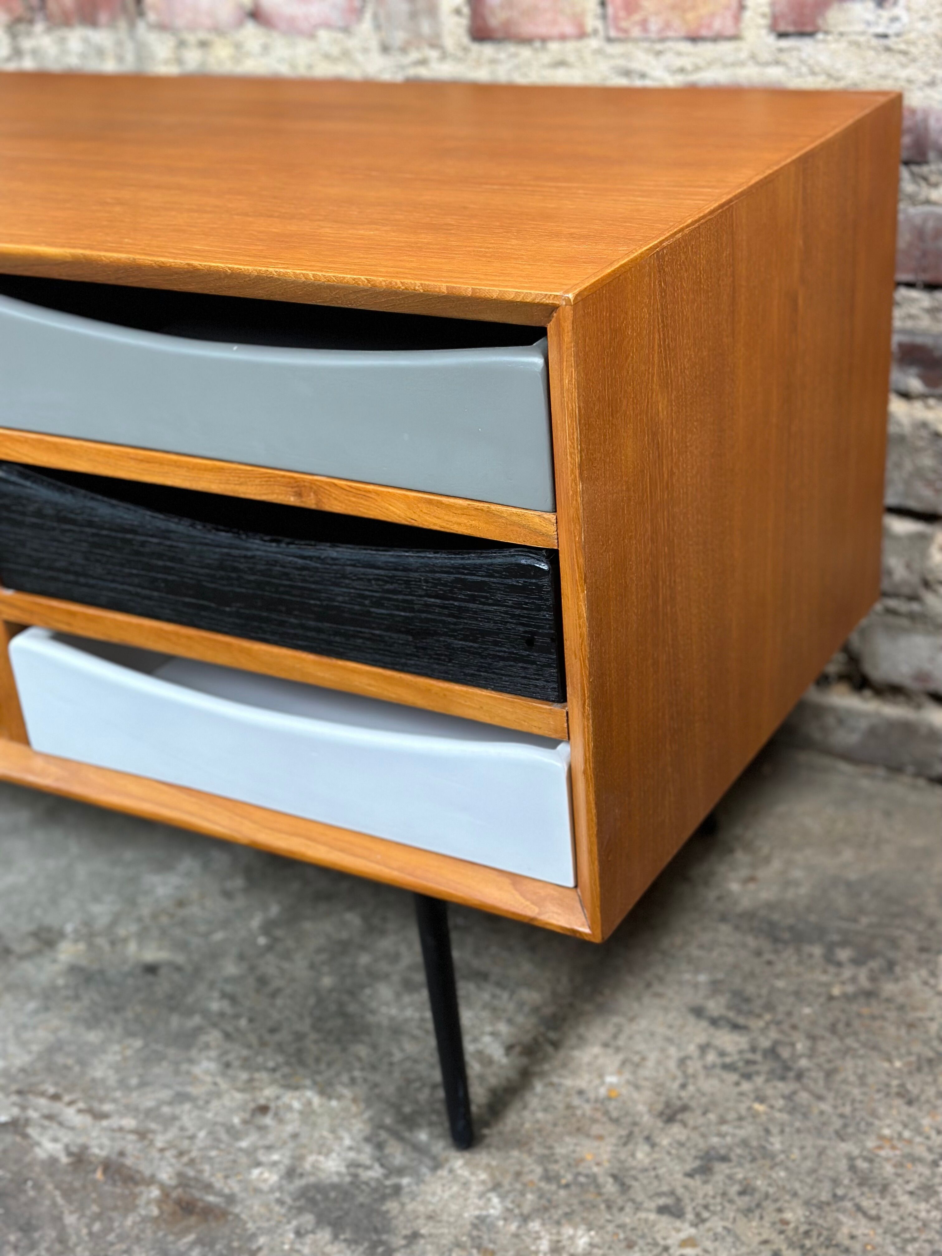 Scandinavian style enfilade in solid teak and pencil feet