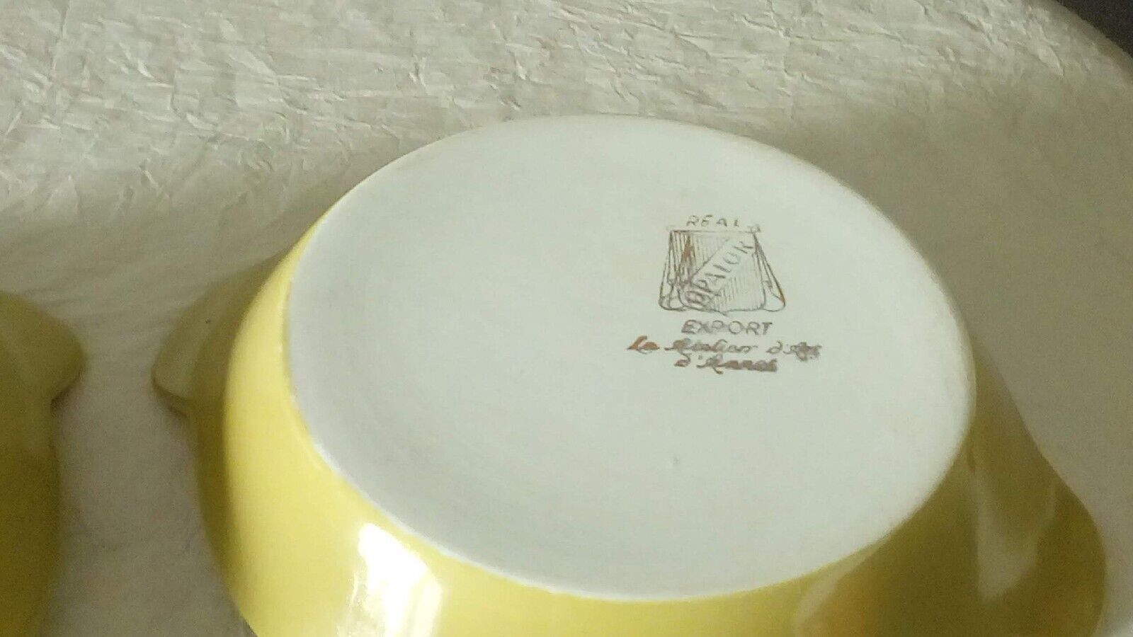 Porcelain egg dishes