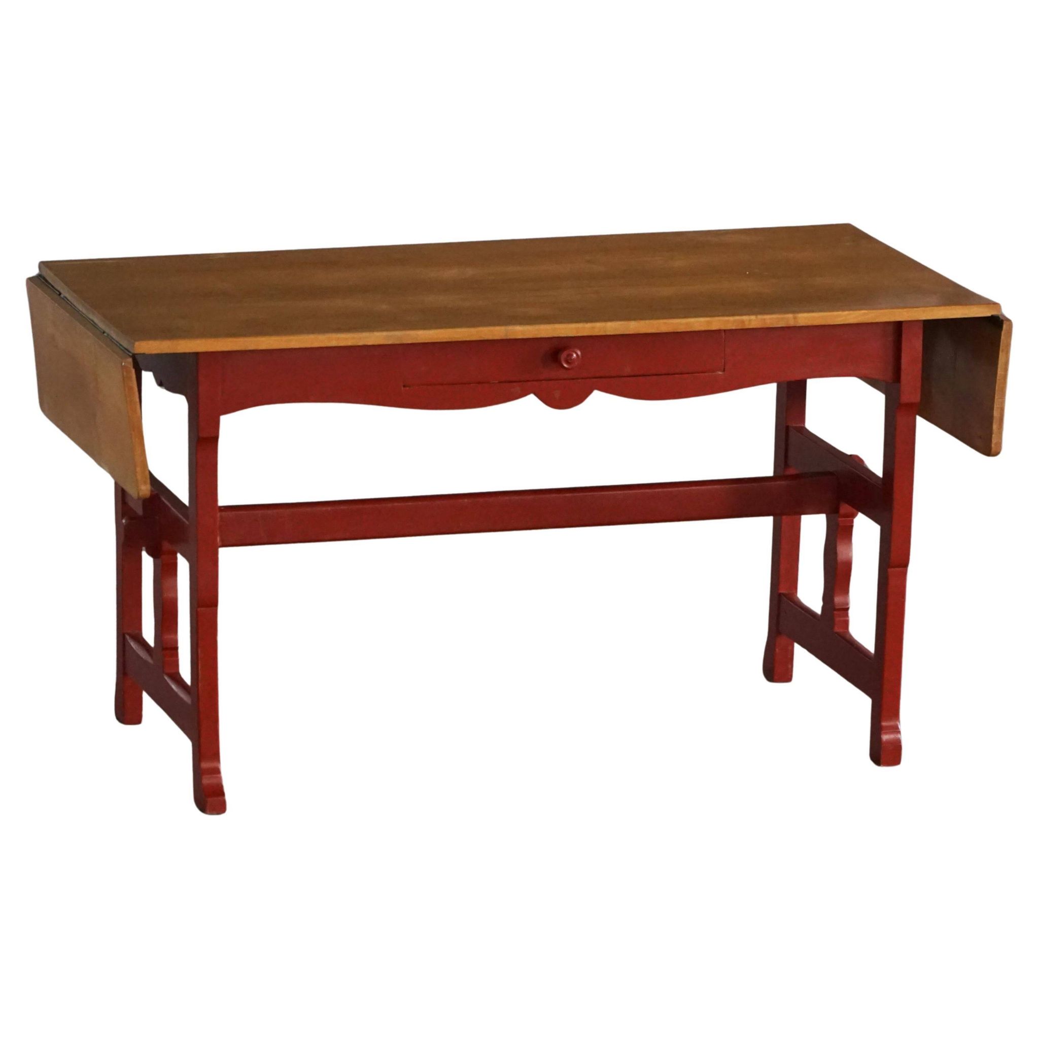 Scandinavian extendable table for writing or dining with a drawer, early 20th century.