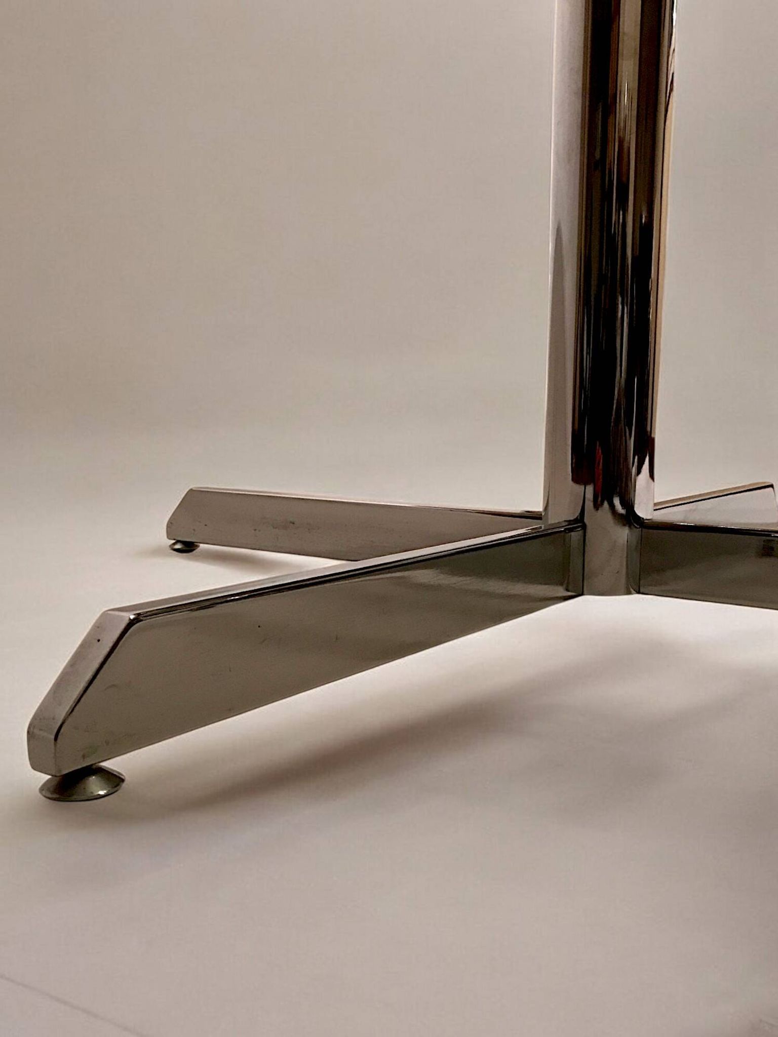 Table à manger à plateau en verre fumé - c. 1970 - Roche Bobois