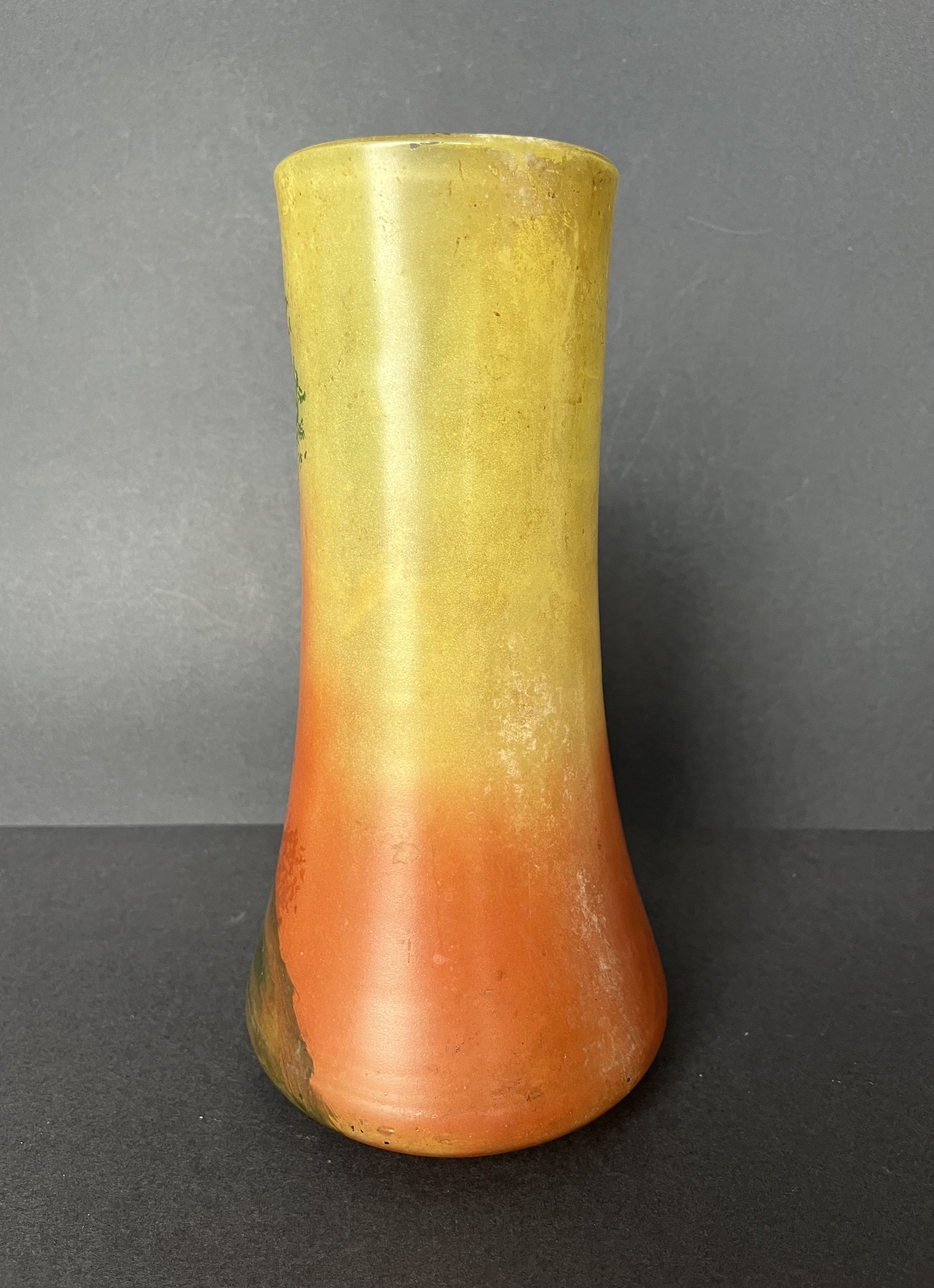 Vase en verre émaillé