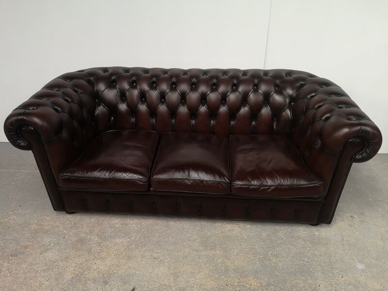 English style brown leather chesterfield sofa