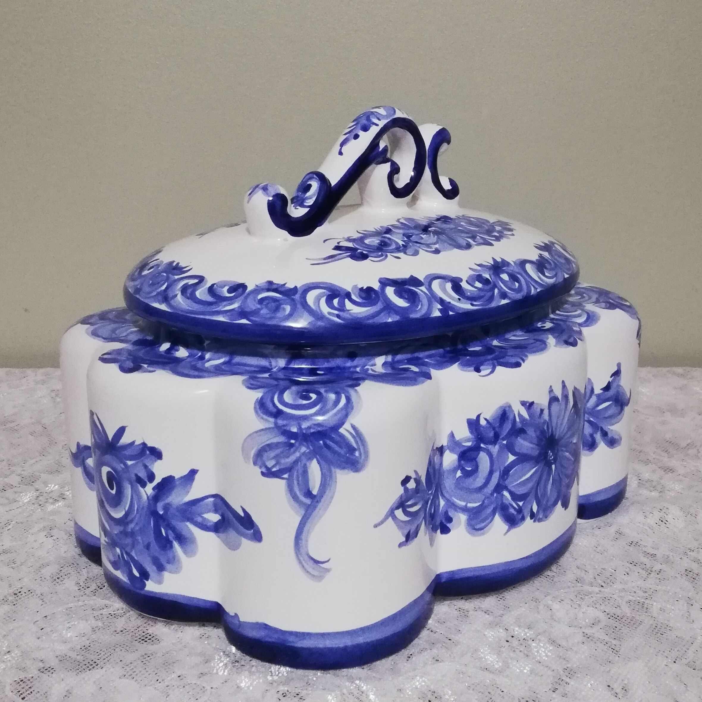 Delft earthenware tureen