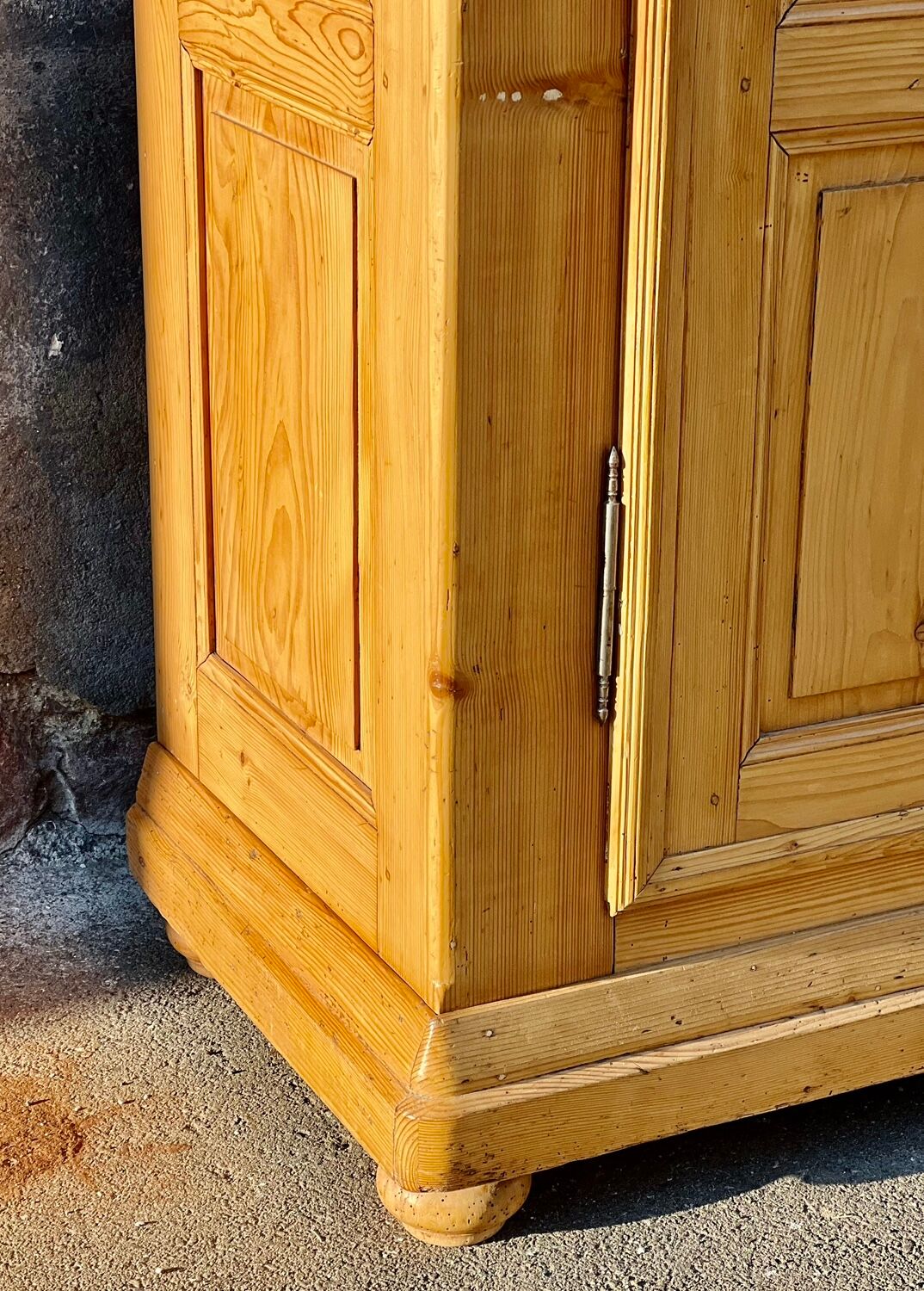 12-panel fir wood wardrobe