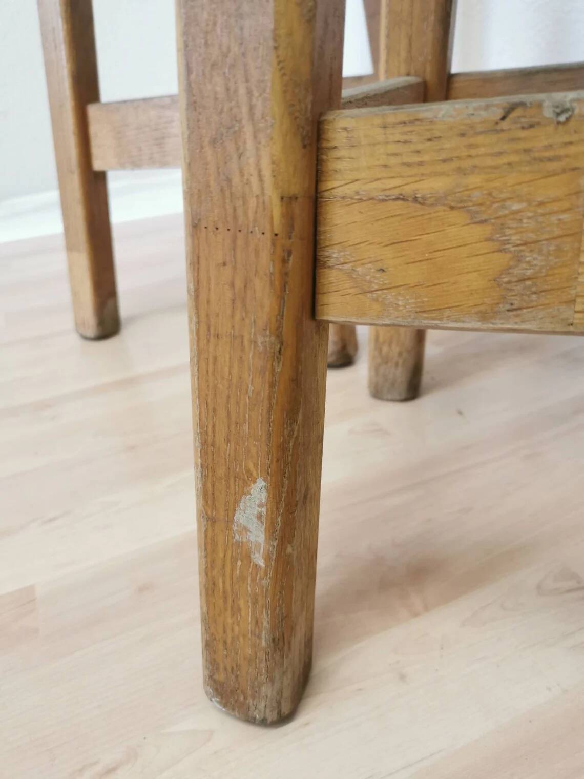 Tabouret de bar vintage en chêne (1 sur 2) : chaise haute industrielle yougoslave des années 1980