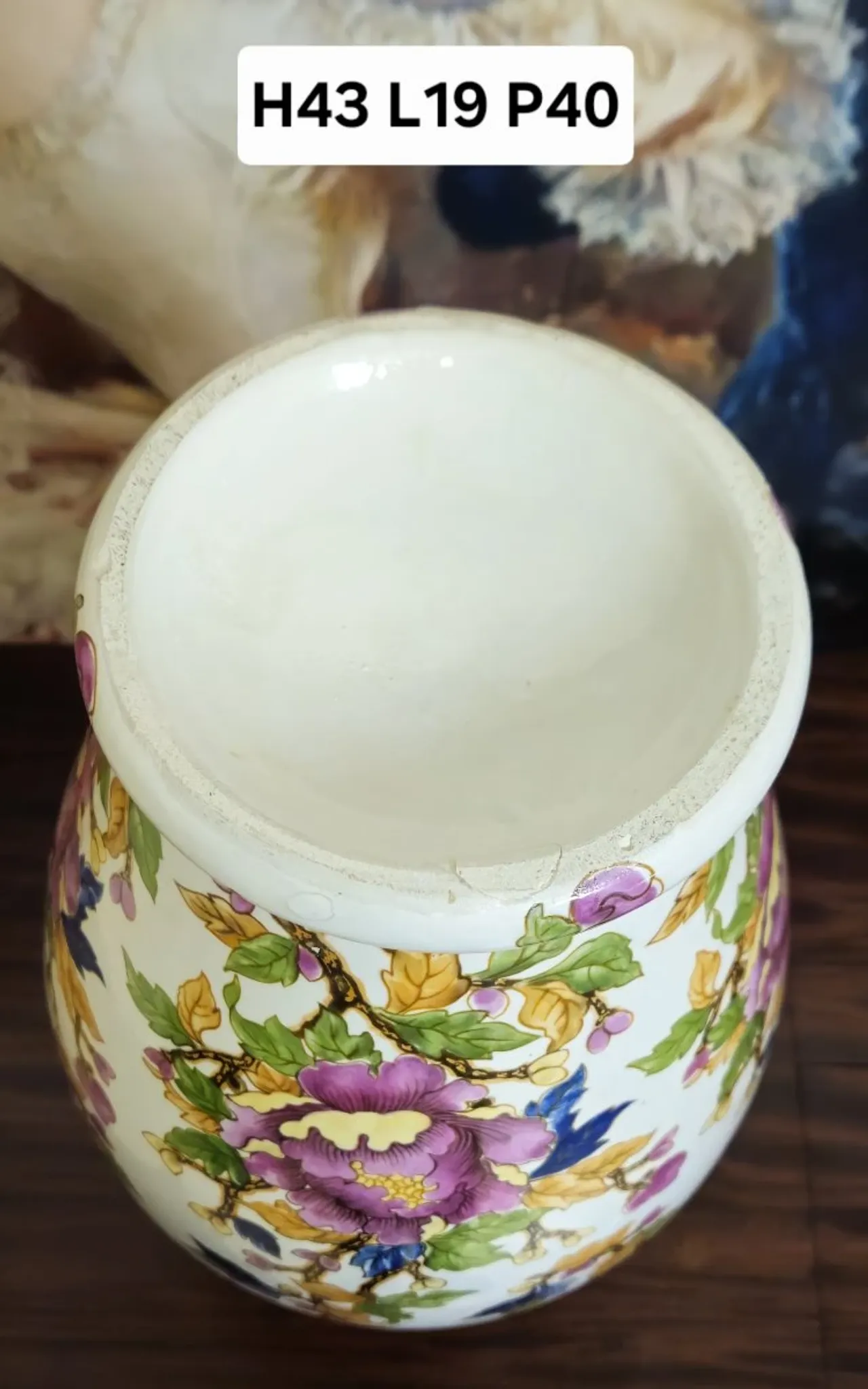 Important porcelain vase with floral decoration – Asian style – 20th century