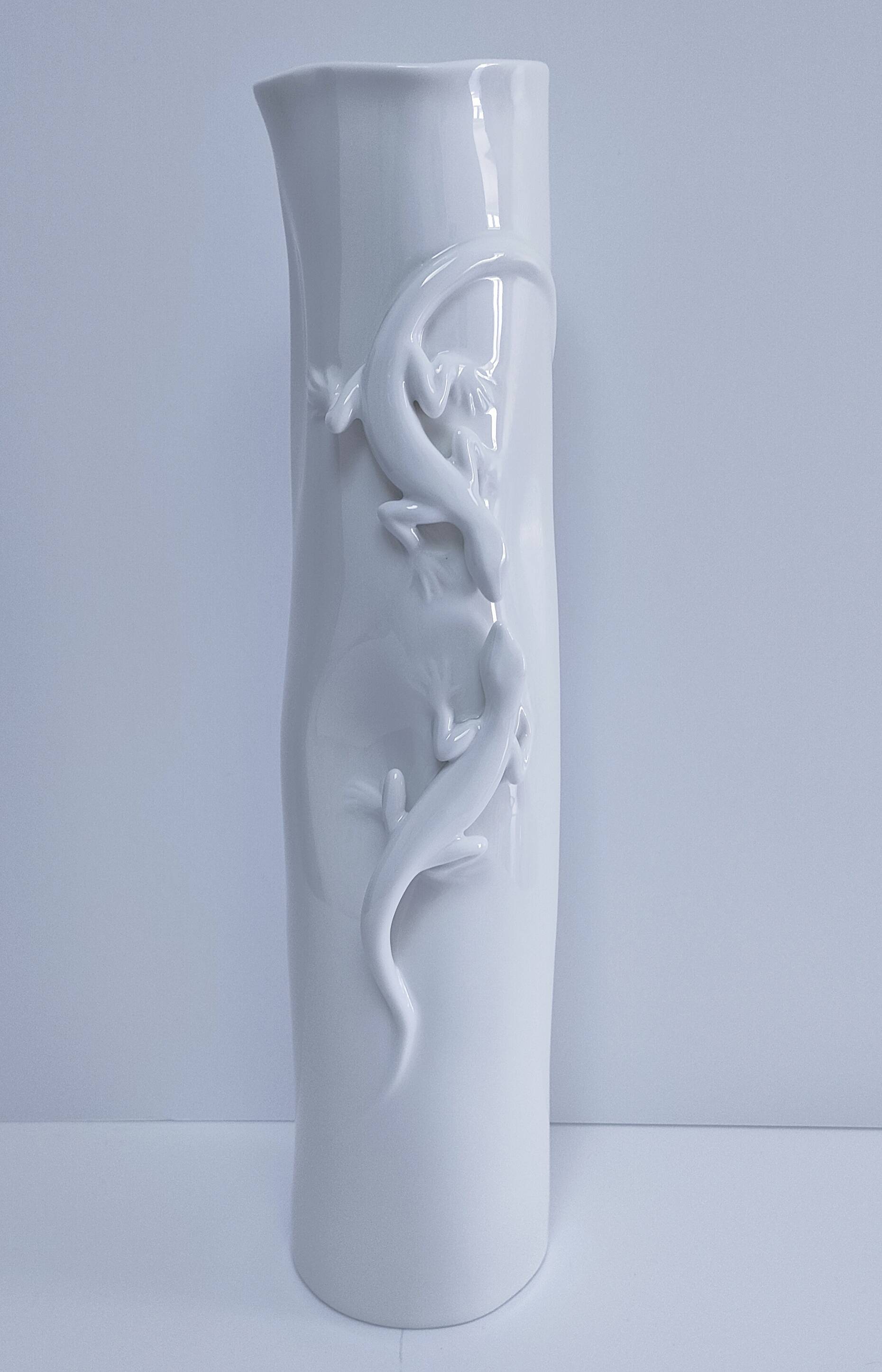 Designer porcelain lizard roll vase