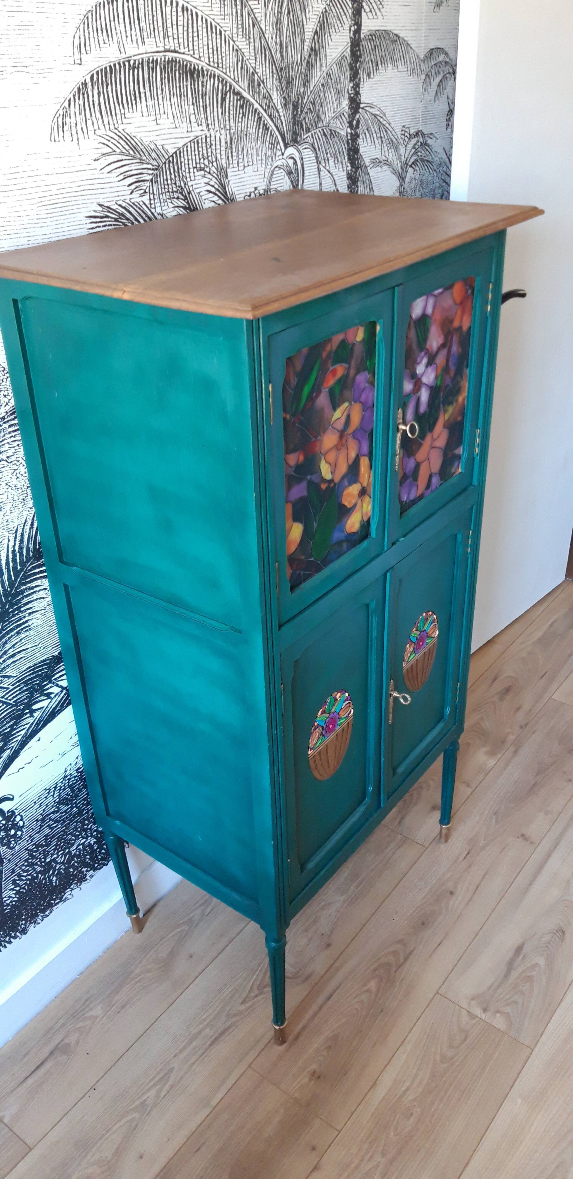 Storage cabinet