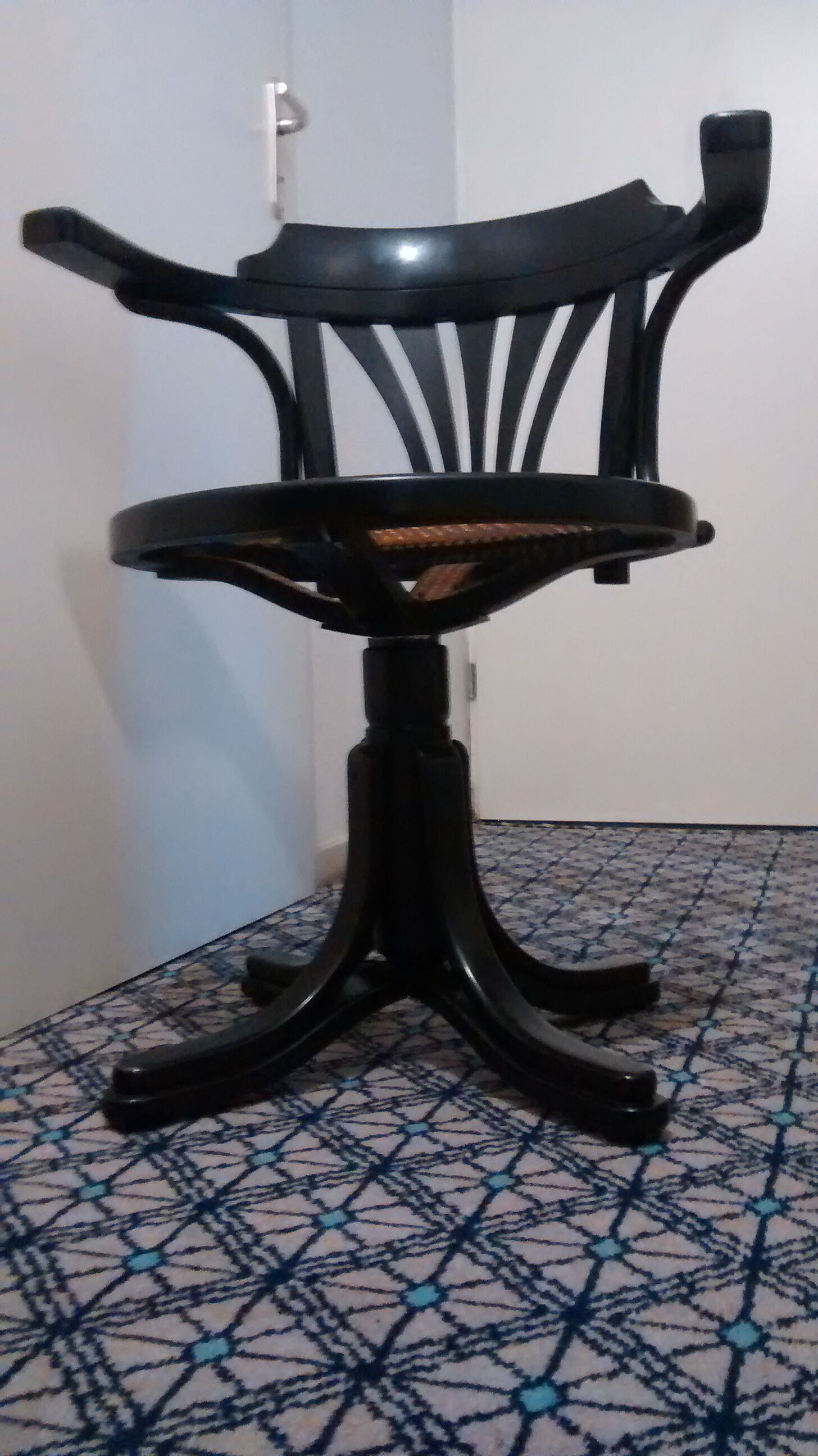 Chania sitting Swivel office chair