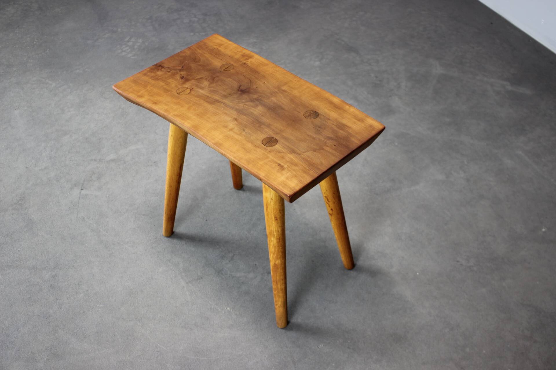 Tabouret en cerisier marqué mid-century ULUV, Tchécoslovaquie, années 1960