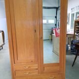 Armoire parisienne vintage avec miroir