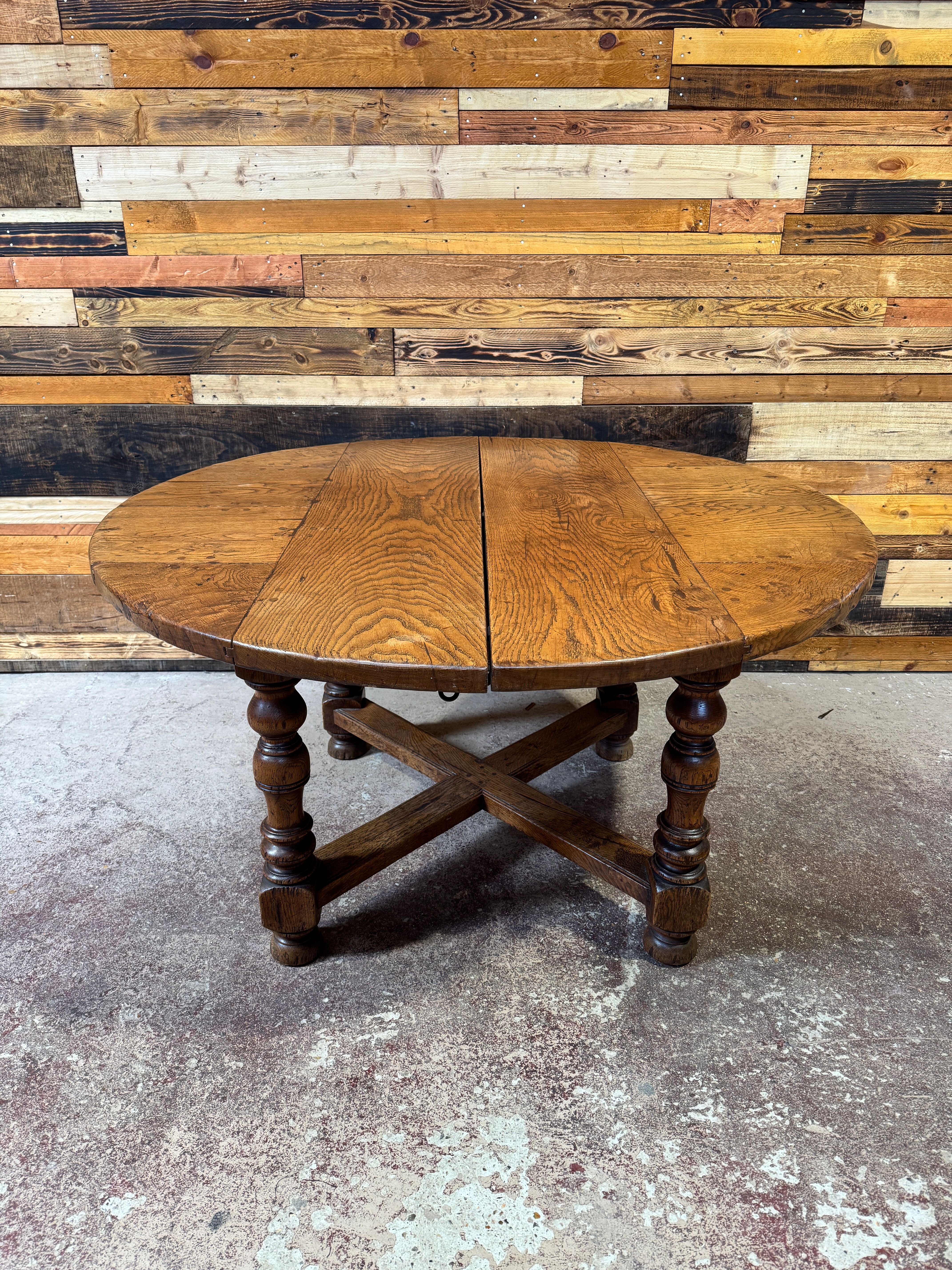 Antique oak round table with extensions, beautifully made from the years.