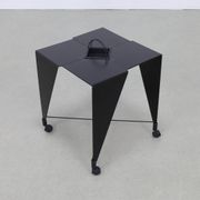 Table d'appoint sur roulettes Harlequin Errebi Italie, années 80 style Memphis