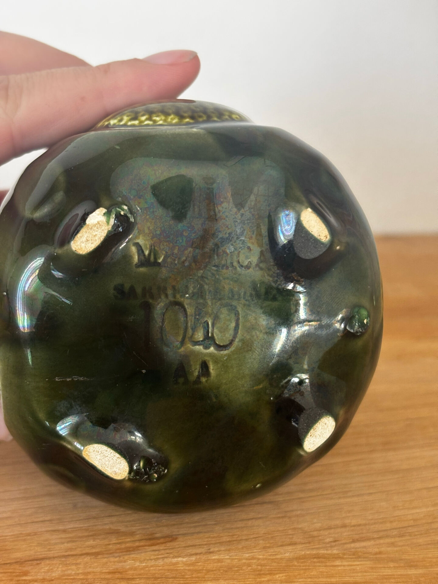 Pot ou cache pot Majolica Sarreguemines barbotine émaillée verte