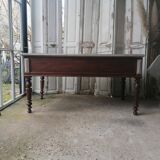 Flat desk