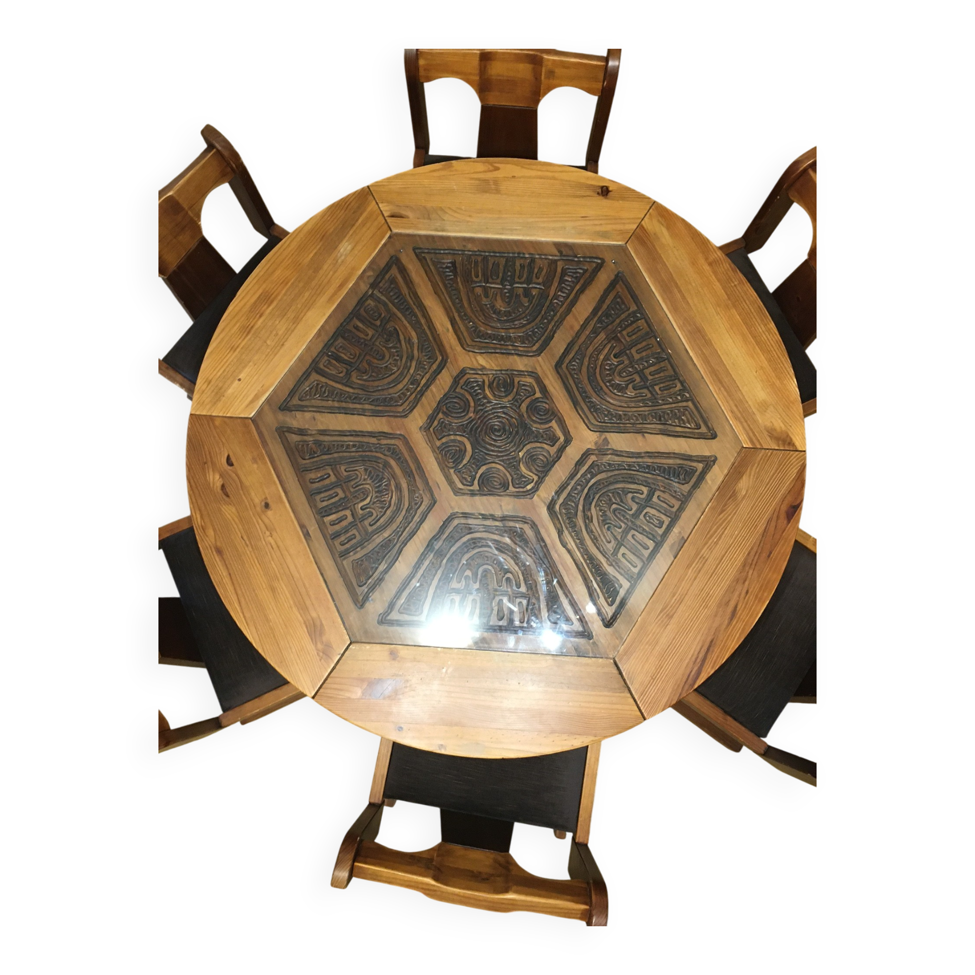 Round dining tables + chairs