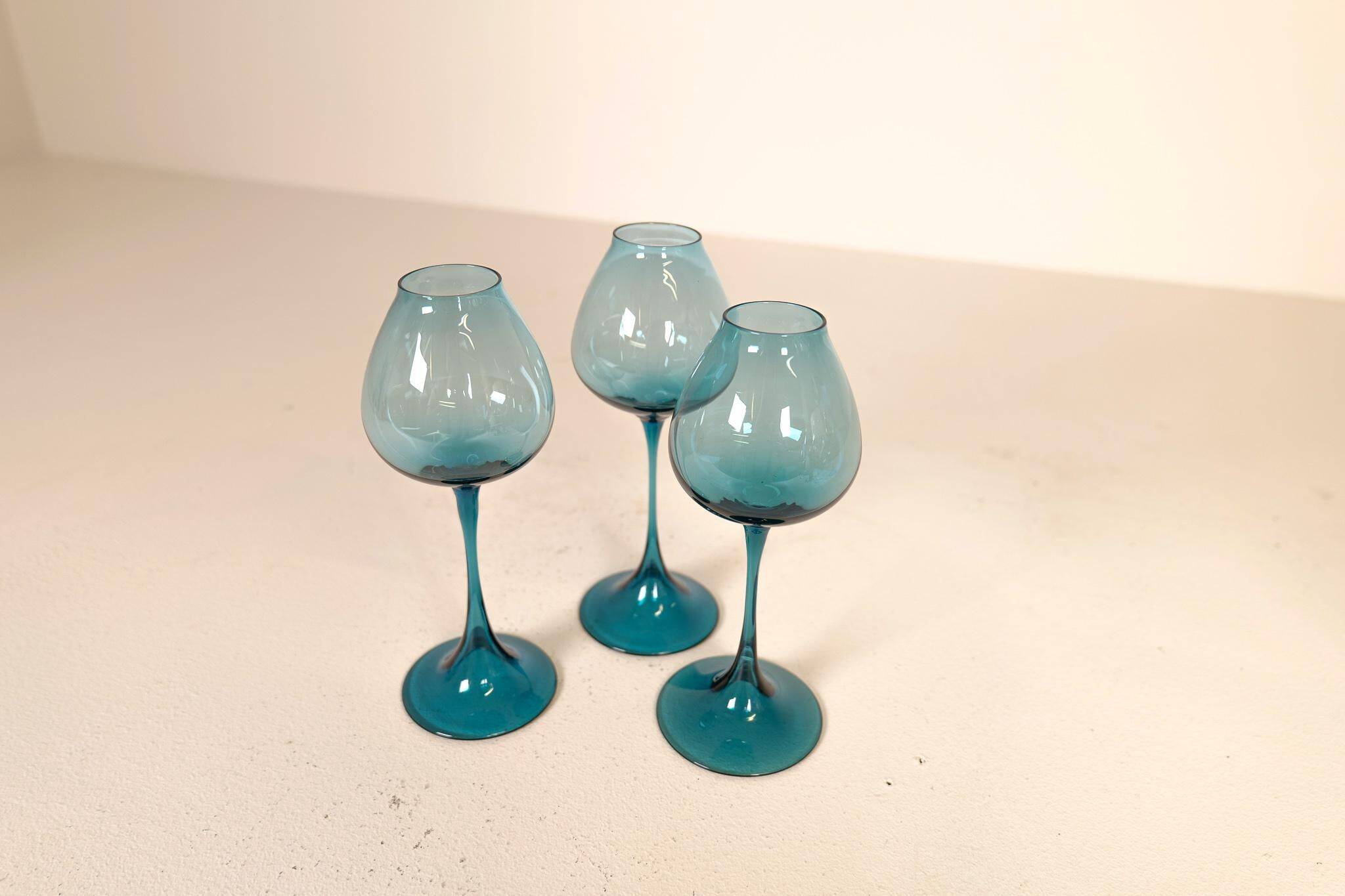 Large collection of Midcentury tulip glasses by Orrefors Nils Landberg, Sweden, 1950s.