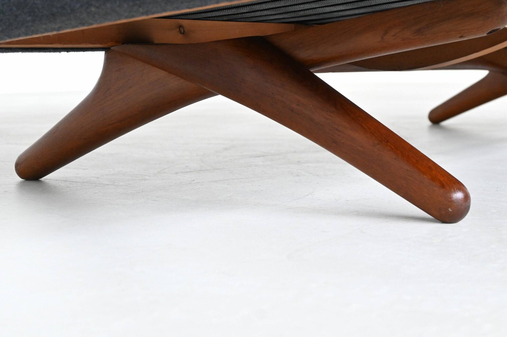 Canapé trois places Illum Wikkelso modèle ML-90 Laursen Danemark 1960