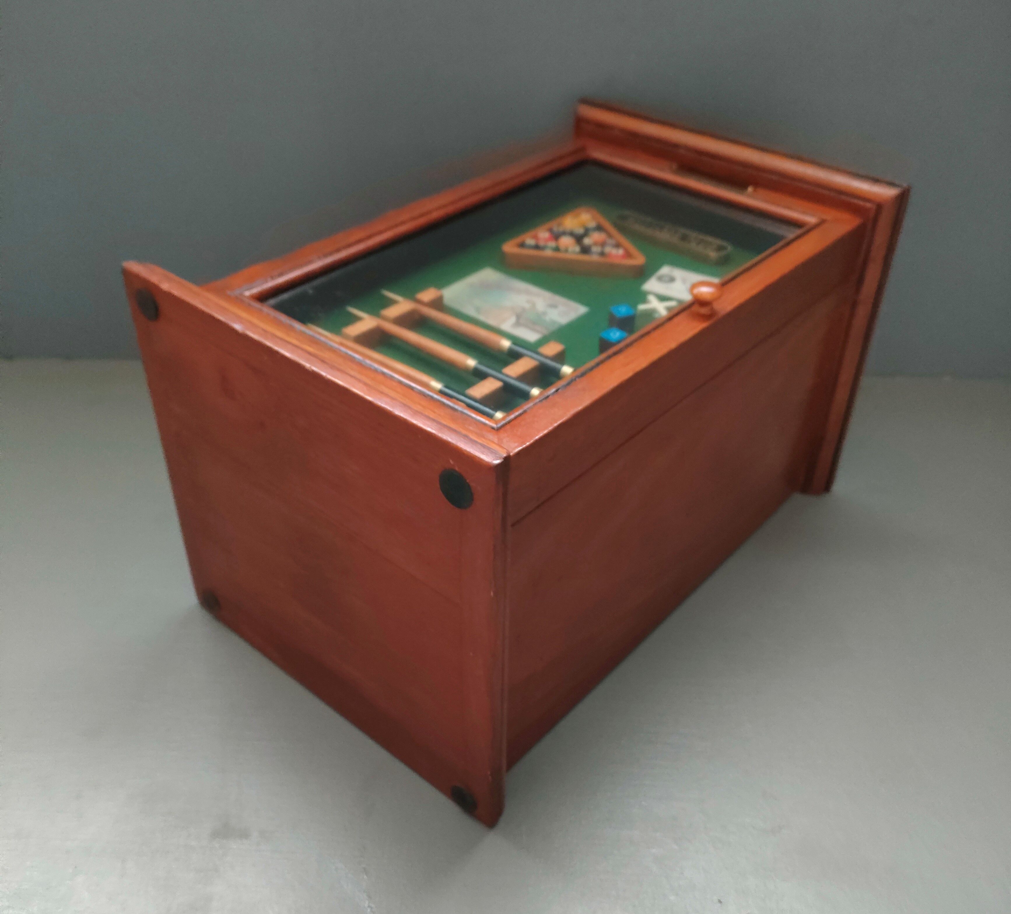 Display chest diorama for cd - billiards club - 80s - england