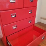 Commode métallique rouge