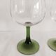 Ensemble de 3 verres à vin au pied vert