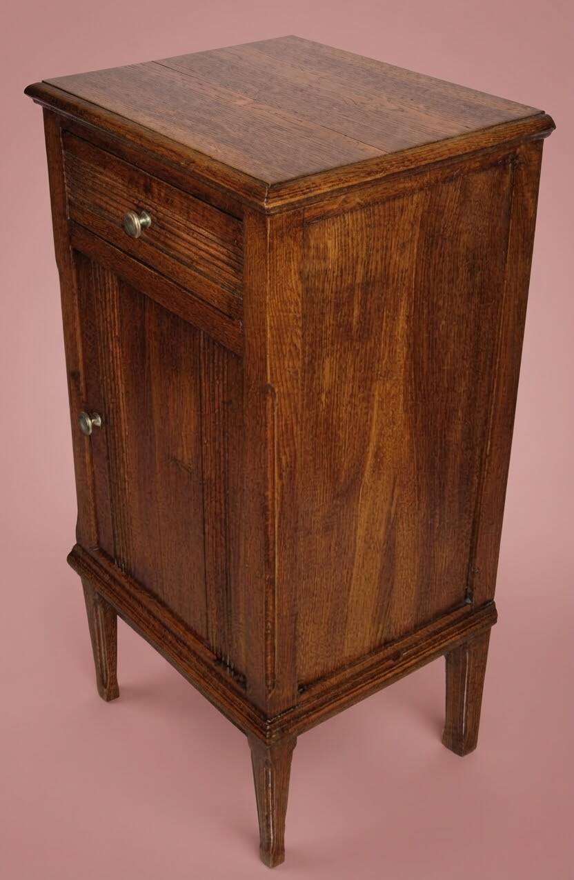 Vintage bedside table in solid oak, Art Deco and classic style.