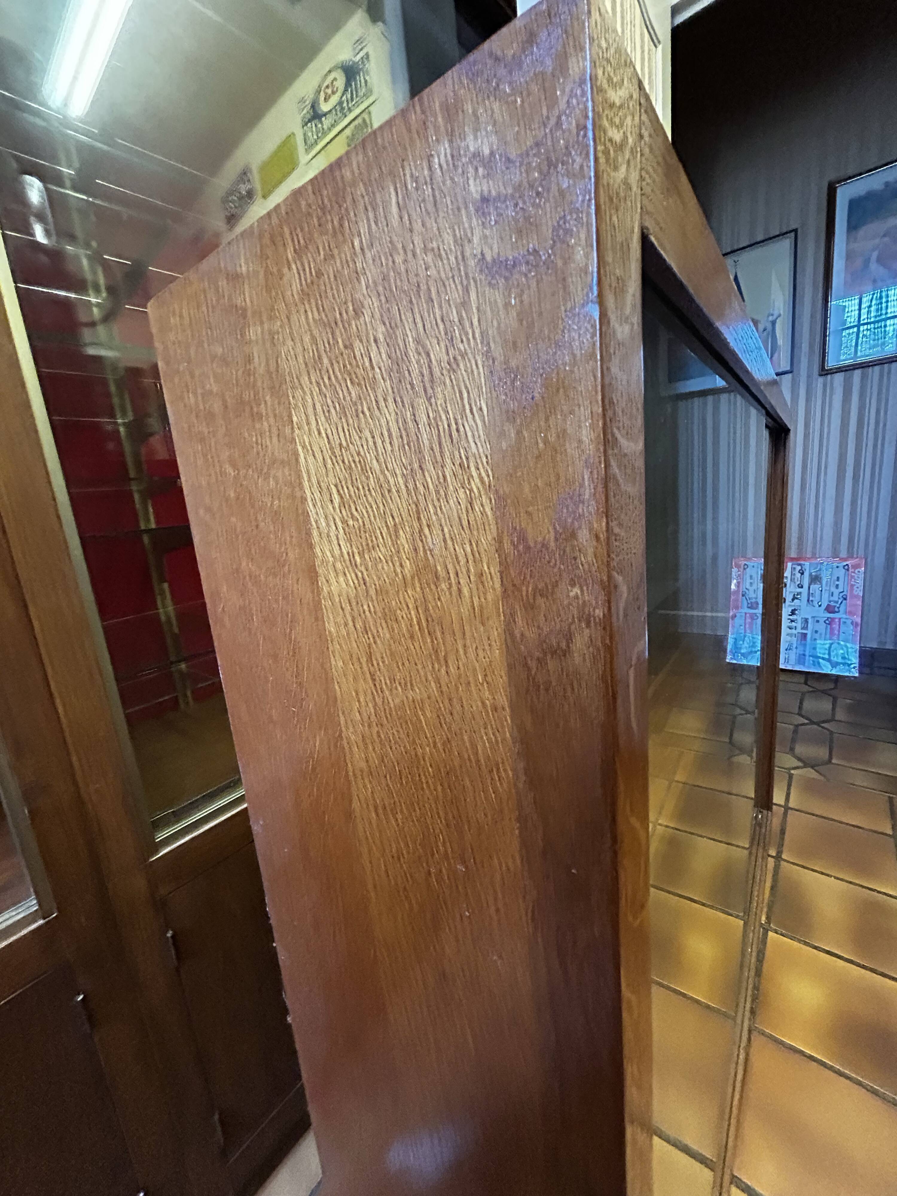 Small vintage wall display cabinet in wood and glass – mixed shelves