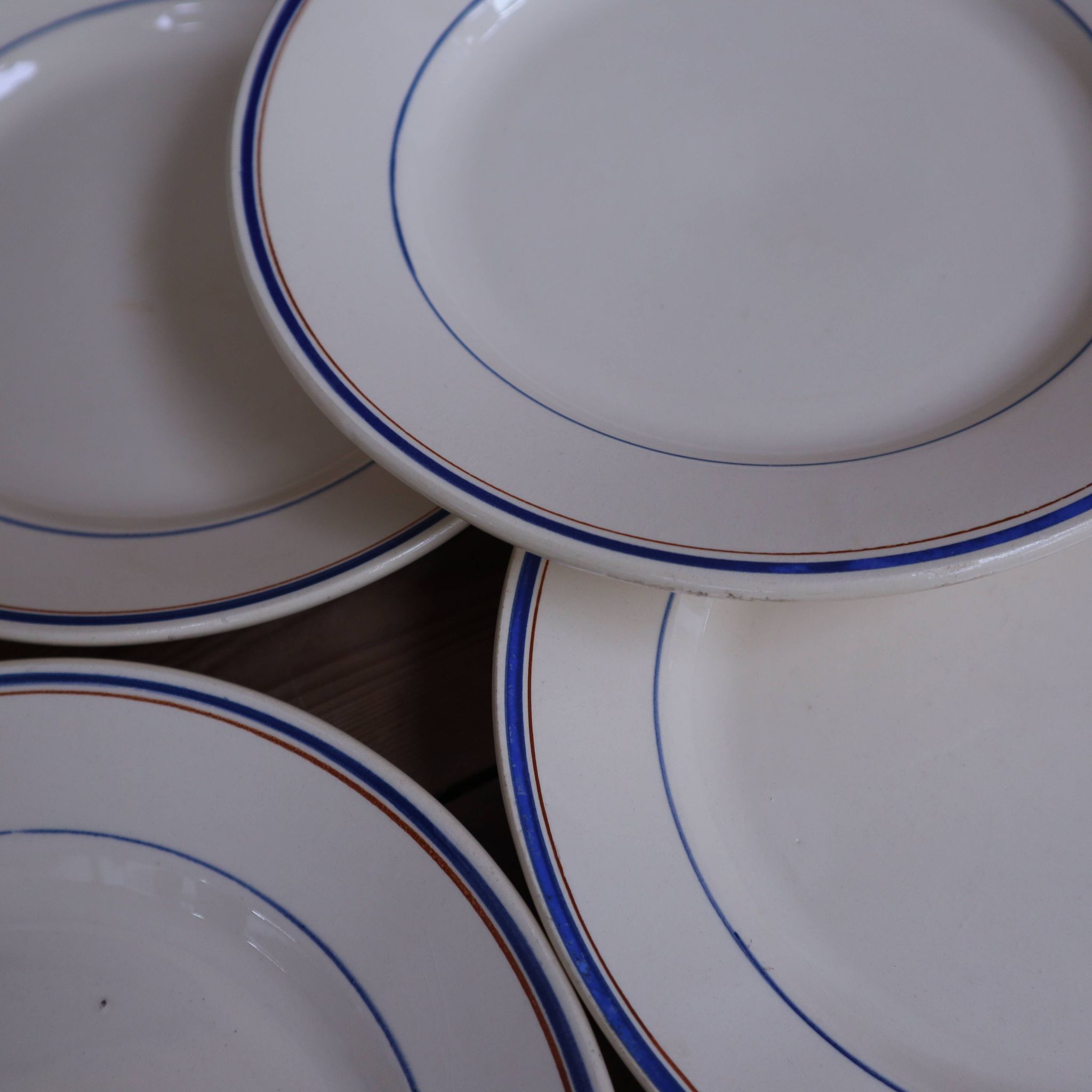 Set of 5 flat plates "Moulin des Loups – Louvois"