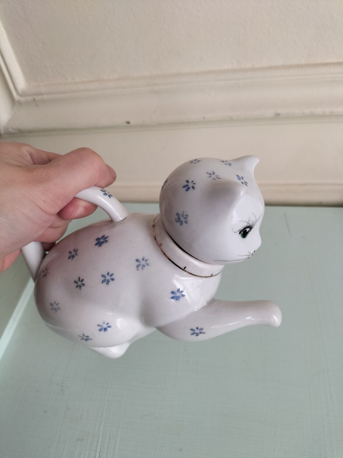 Porcelain teapot cat