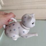 Porcelain teapot cat