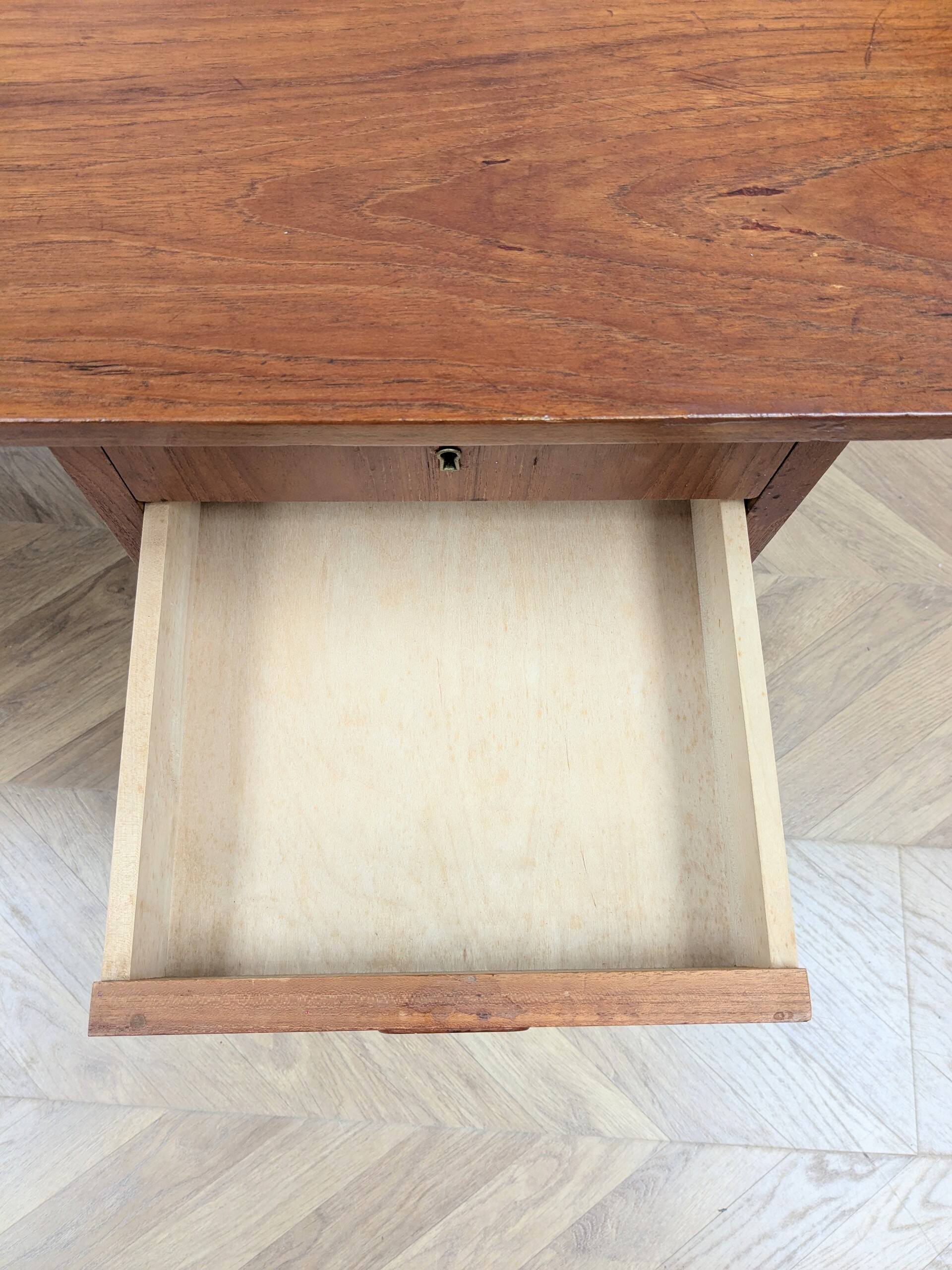 Designer double-sided desk