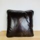 Coussin vintage en cuir