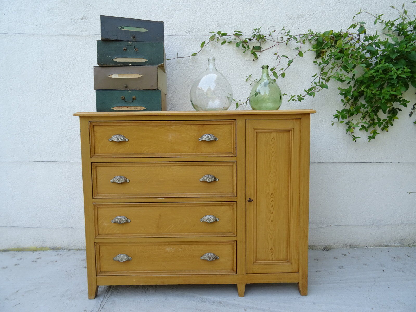 Shop furniture counter