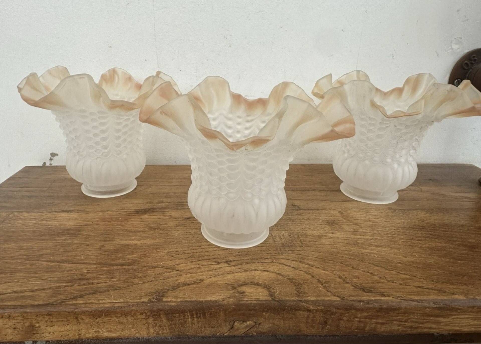 Lot 3 Tulipes jaune Ancienne en verre moulé dépoli art déco lustre, ab