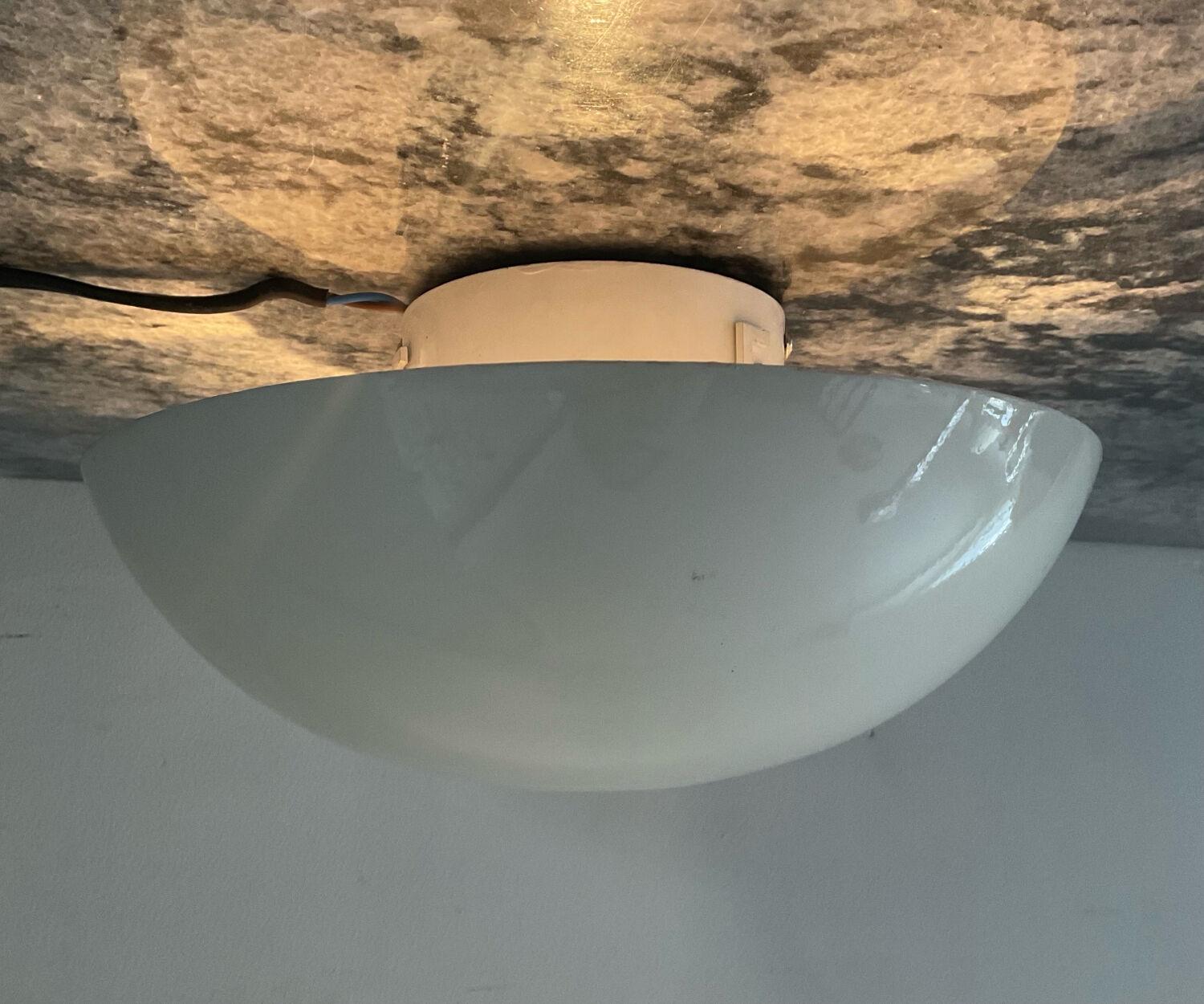 Vintage mushroom ceiling light in white lacquered metal.