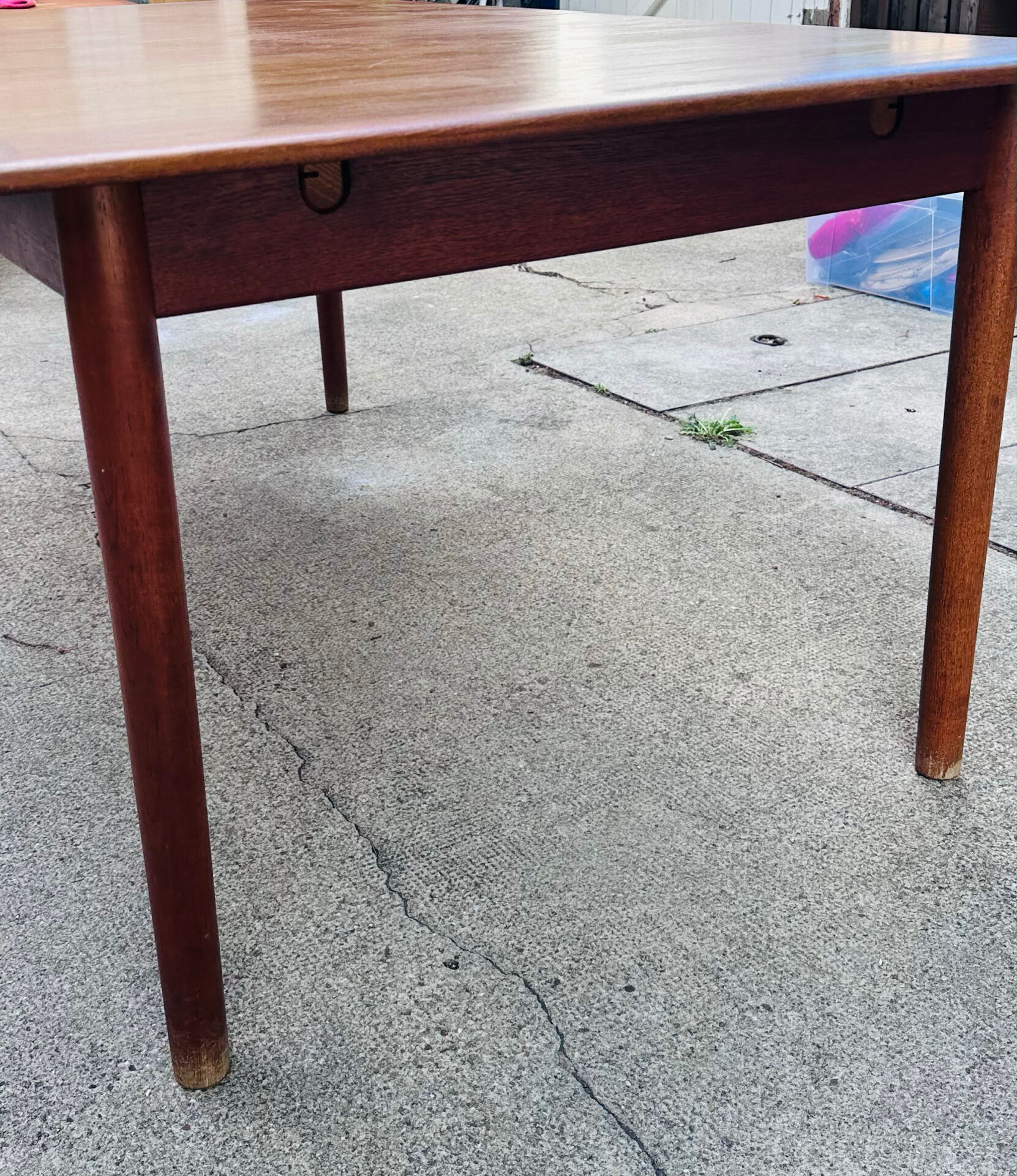 Table scandinave