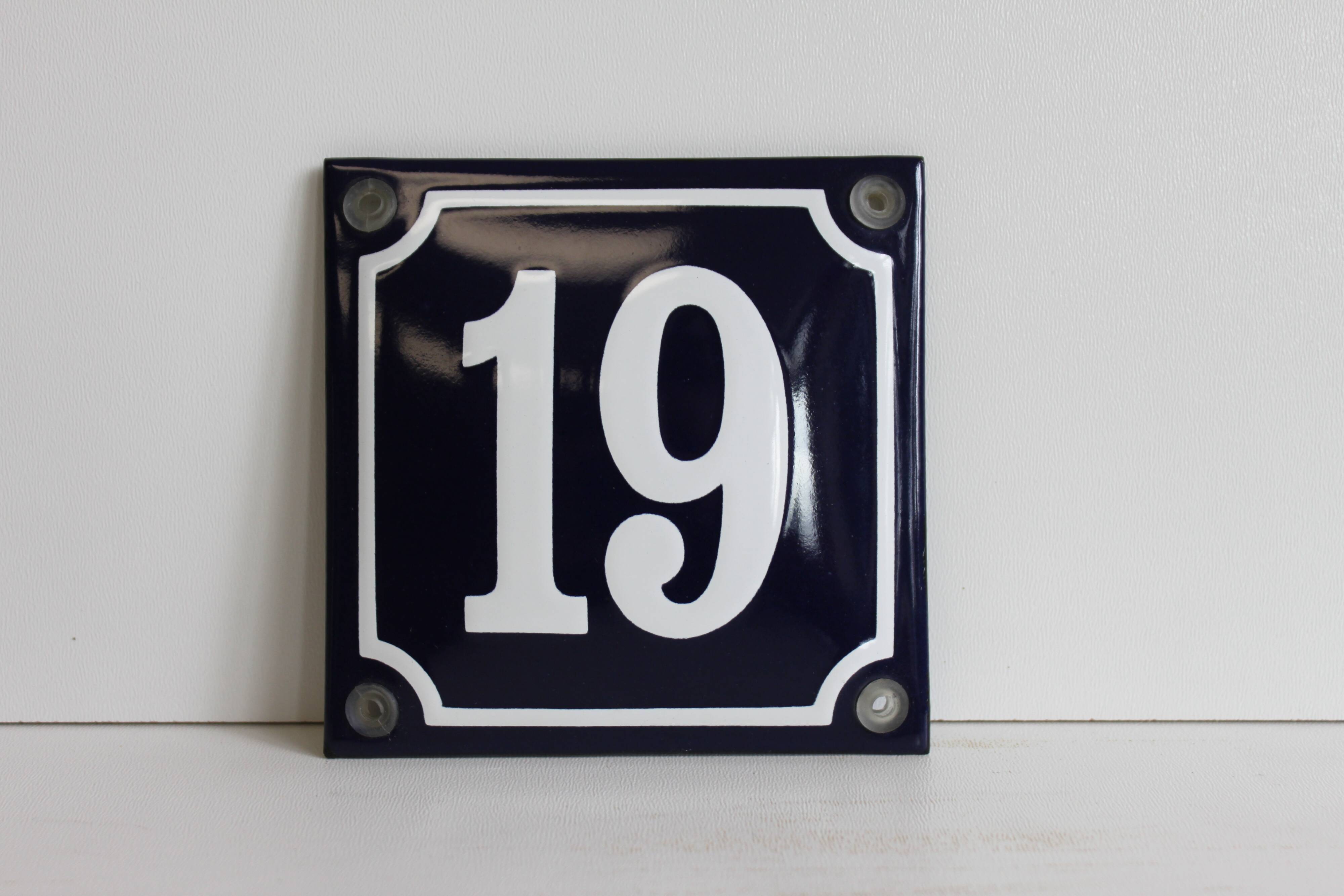 Enamelled rush plate