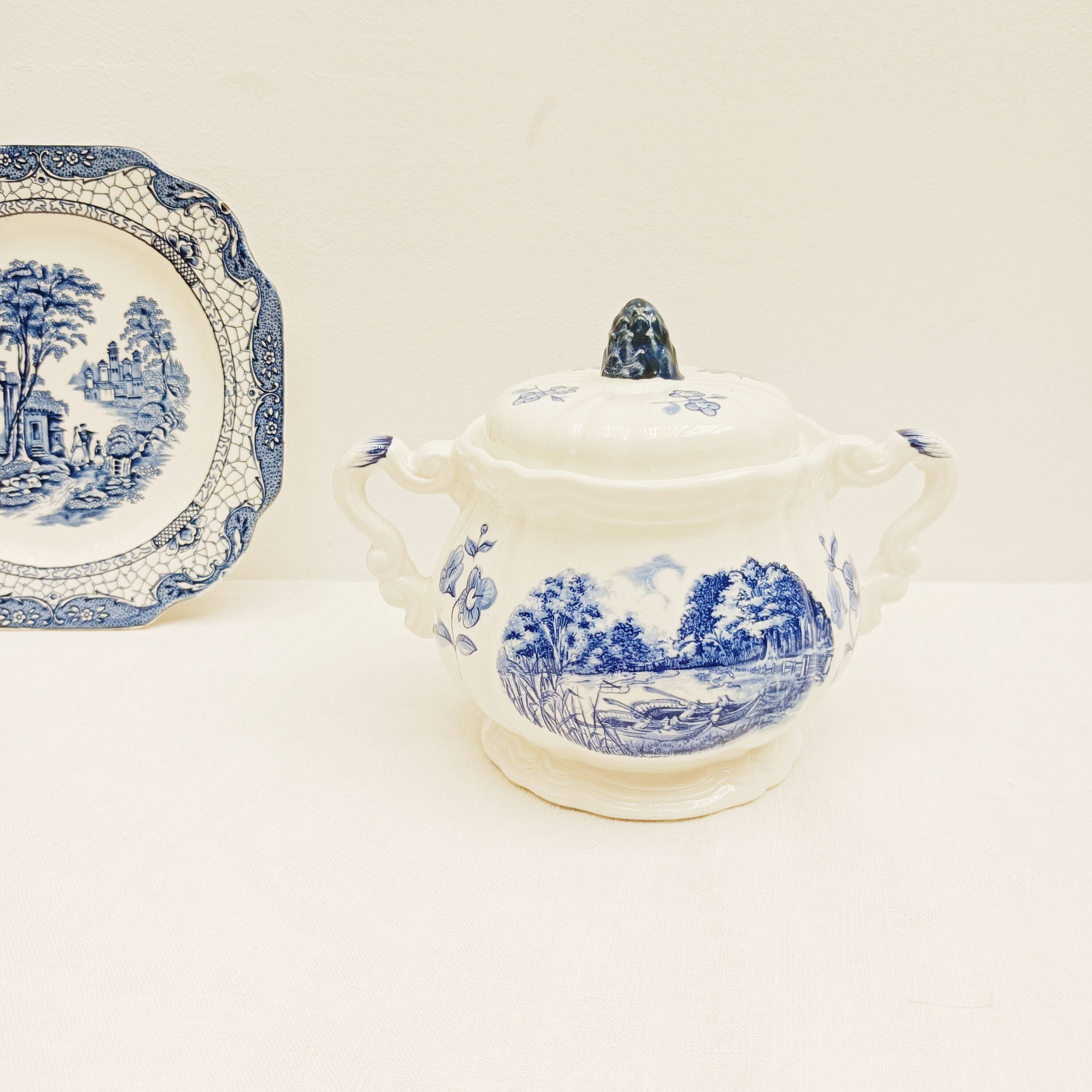 Sarreguemines Romantic Sugar Bowl