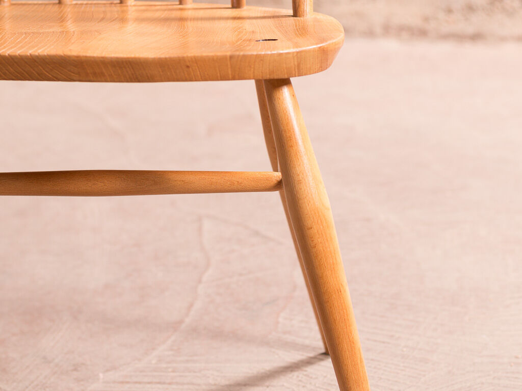 Set of 4 Windsor Quaker chairs by Lucian Ercolani for Ercol, United Kingdom, 1960s.