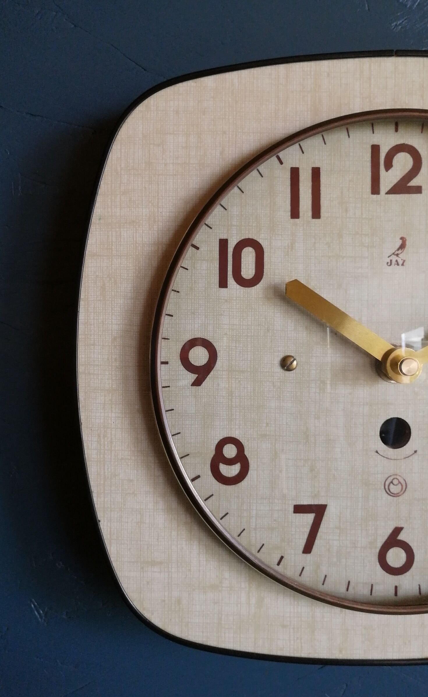 Vintage formica silent wall clock "Jaz cream"