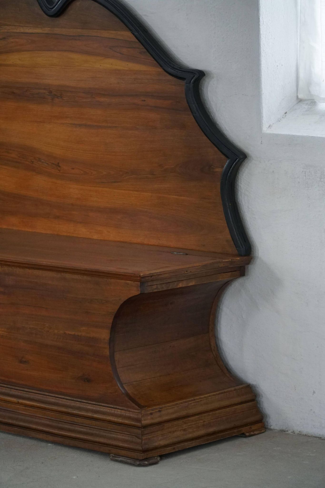 20th-century Art Deco storage bench in walnut, by a Danish cabinetmaker.