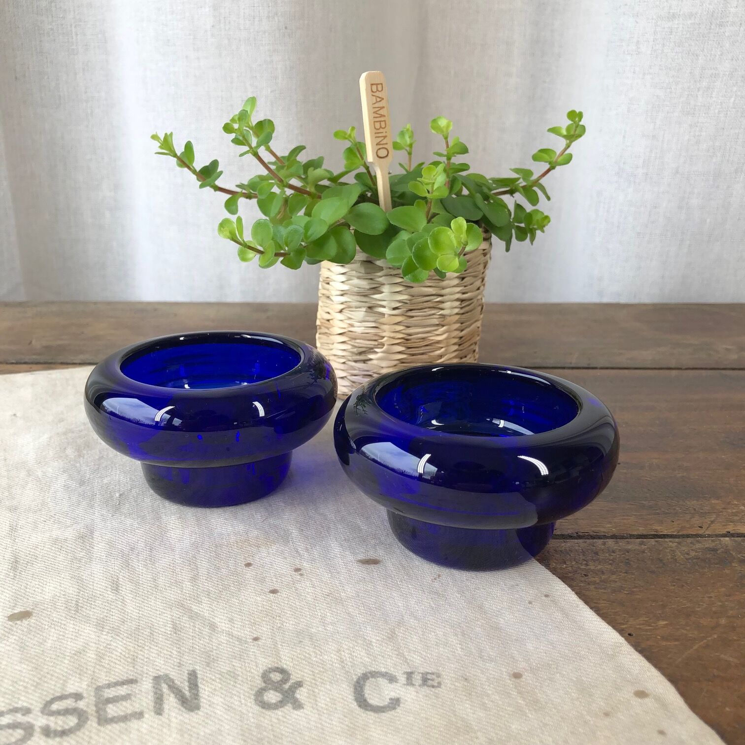 Duo de bougeoirs vintage en verre bleu