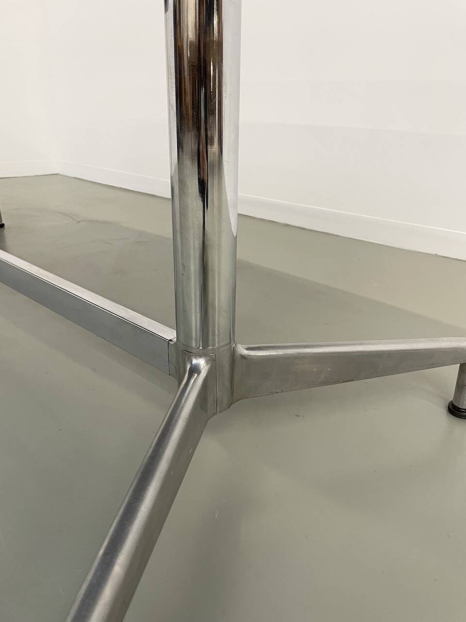 Giancarlo Piretti conference table