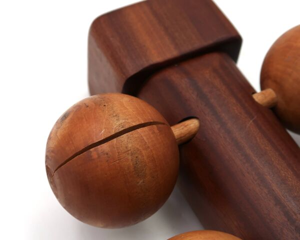 Jouet en bois sur roulettes, chenille, années 70