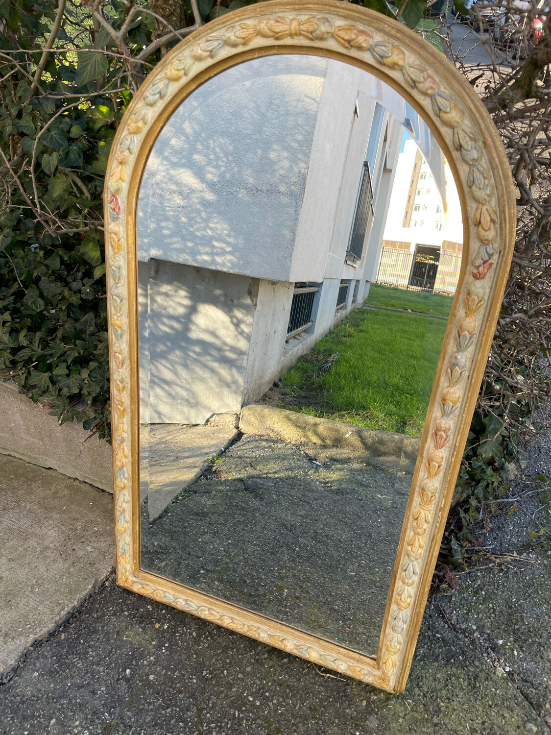 Beveled mirror plaster decoration knots and leaves